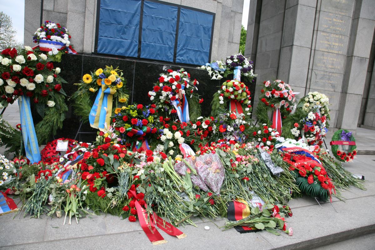 8 мая 2010, В Берлине Осквернён памятник Советским солдатам