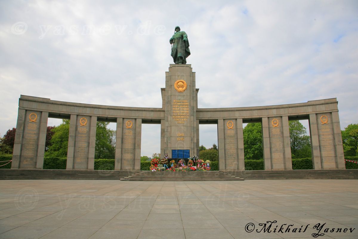 8 мая 2010 Берлин, Осквернён памятник Советским солдатам 