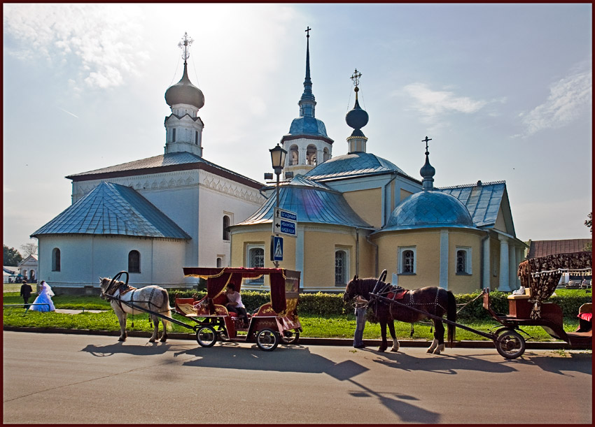 У церкви стояла карета...