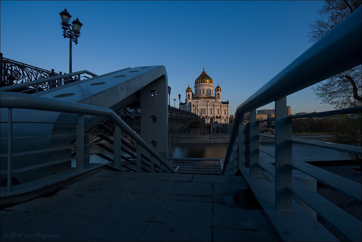 - Москва. Патриарший мост. -