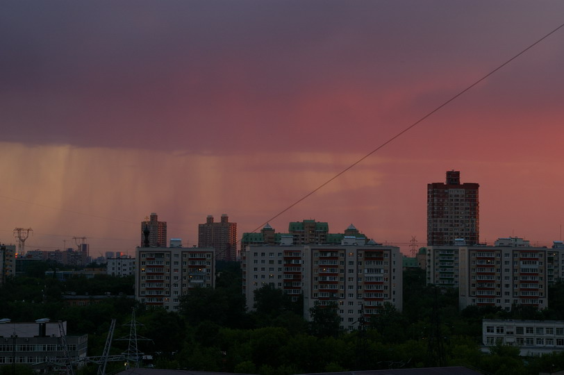 И ливнями нас моют и смеются такие добрые святые небеса