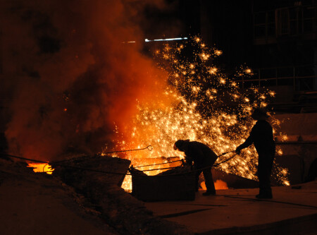 Мужчины за работой