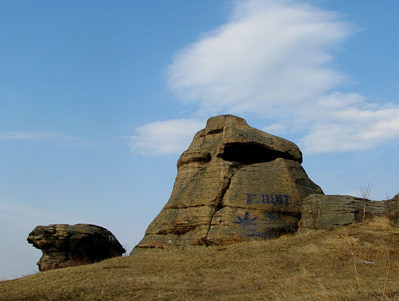 Шлем-камень