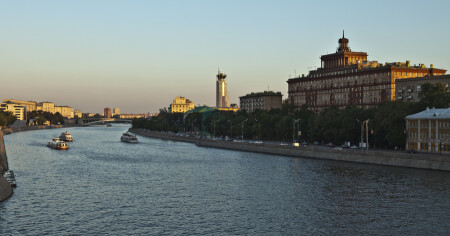 Набережная...