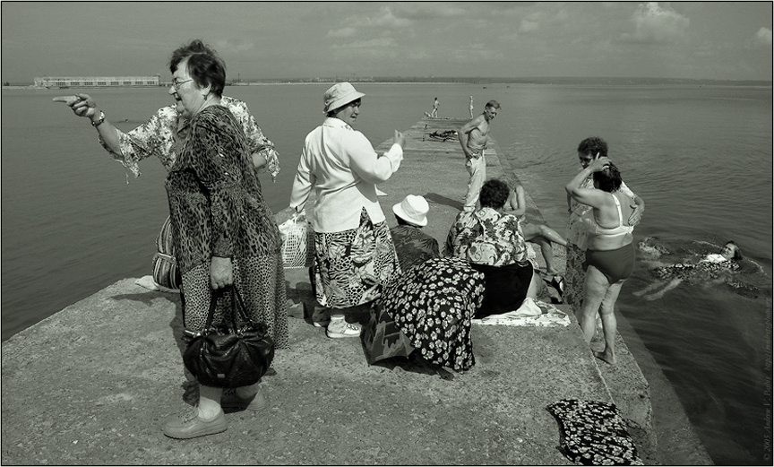 Bathers Retirees (Купающиеся Пенсионеры)