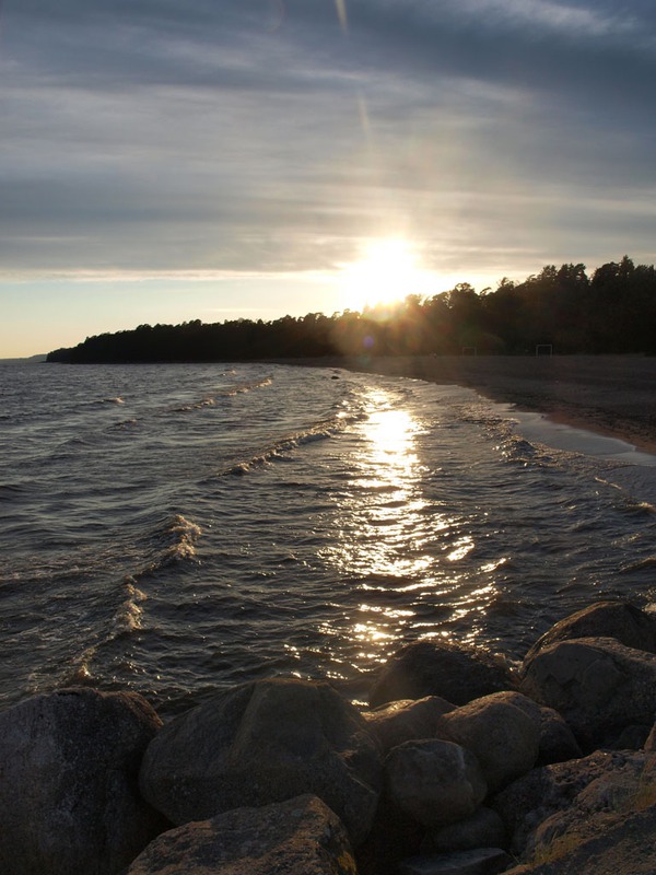 Если солнце село в воду - жди хорошую погоду.