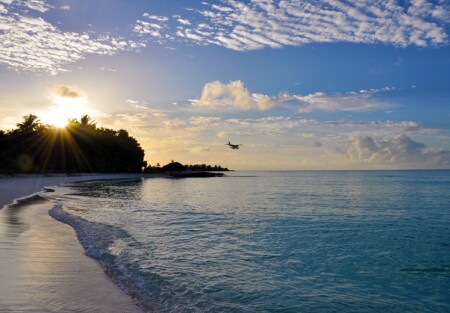 Закат на San Island, Мальдивы
