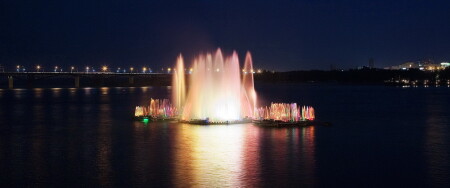 Фонтан на воде