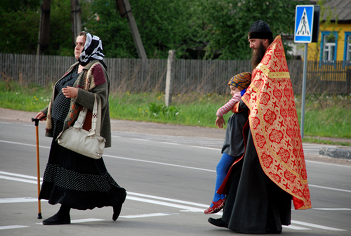 Ну и кто в доме батюшка?