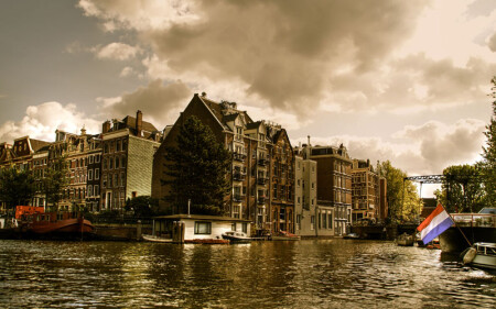 Амстердам......