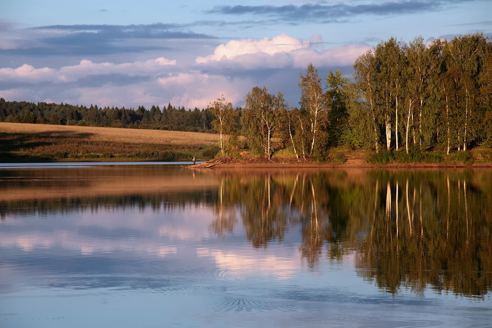 Одинокий рыбак...