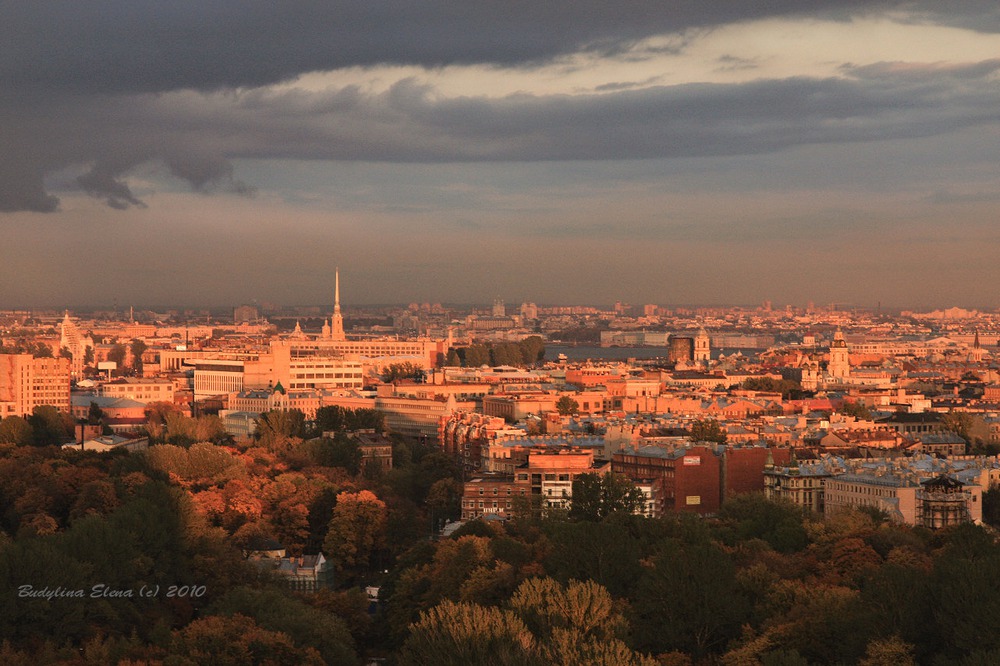 Петербург в закатном солнце.