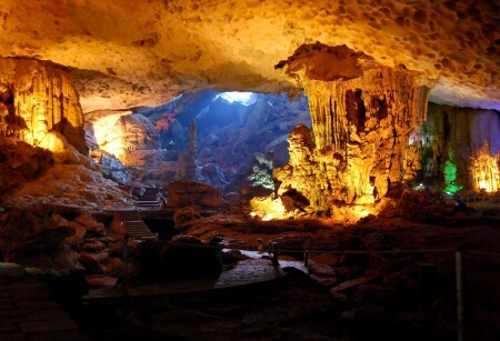 Пещеры Халонга