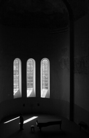 Человек в храме