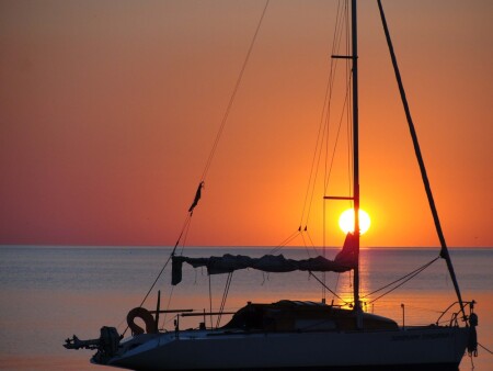 Яхта на закате