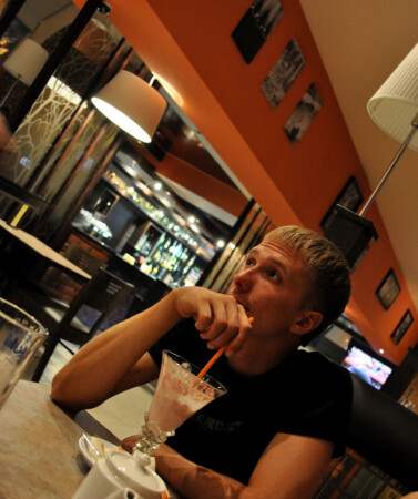 Приятный вечер в кафе