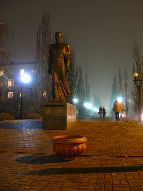 Памятник И.Ф. Достоевскому.