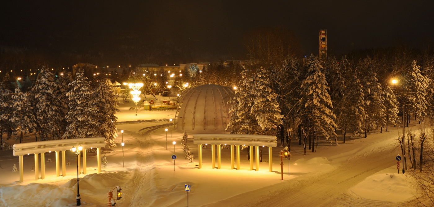 Город спит.