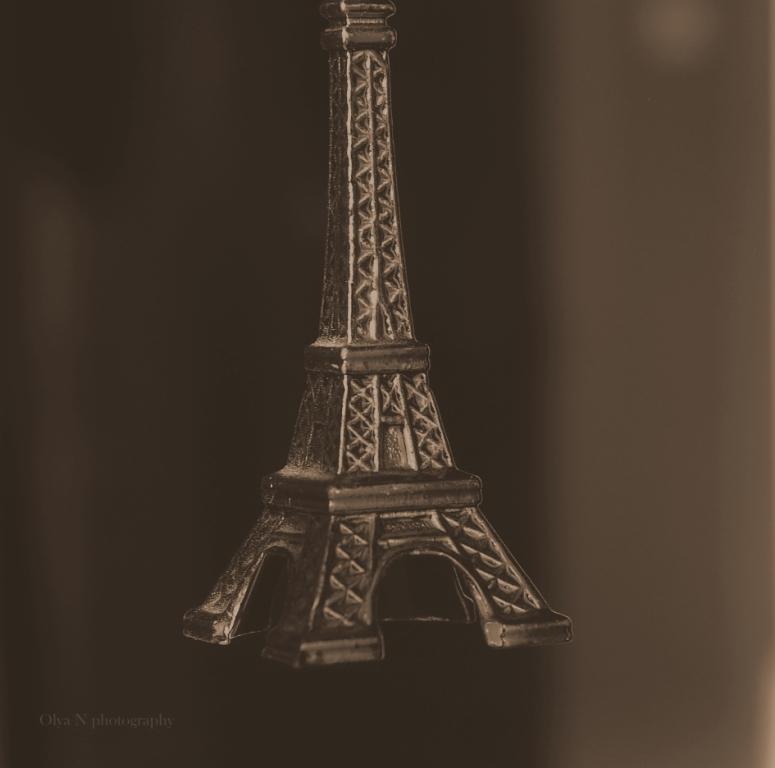 Love. Paris.