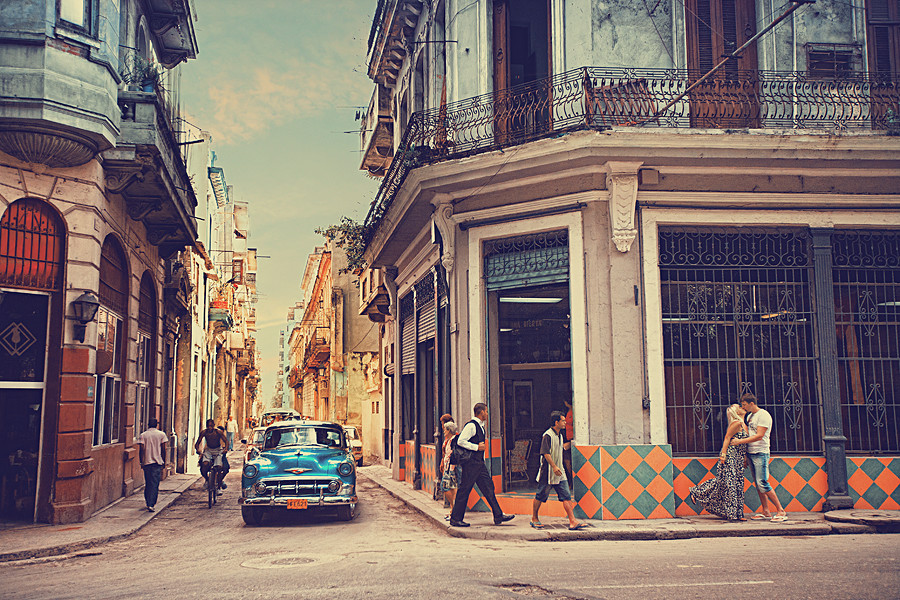 Kiss in the street