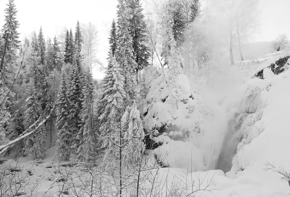 обледеневший водопад