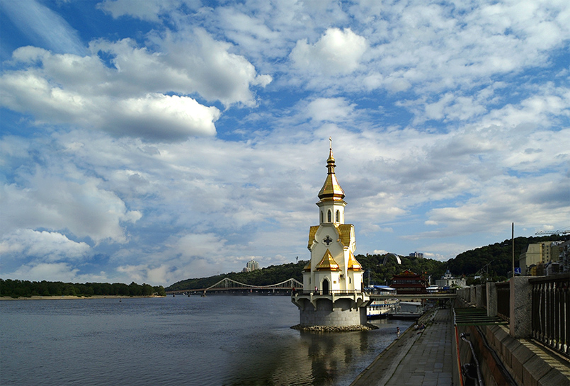 Храм Святителя Чудотворца Николая на водах. Киев.