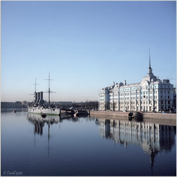 [Утренний Петербург.Отражение города]