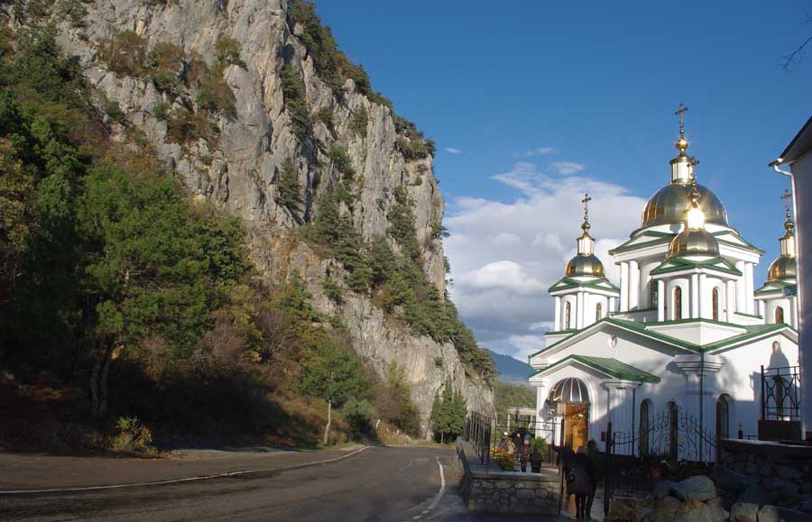 Храм Святого архистратига Михаила в Алупке