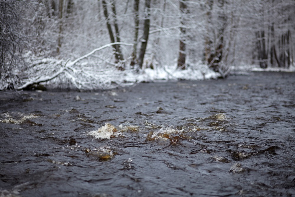 Застывшая вода.