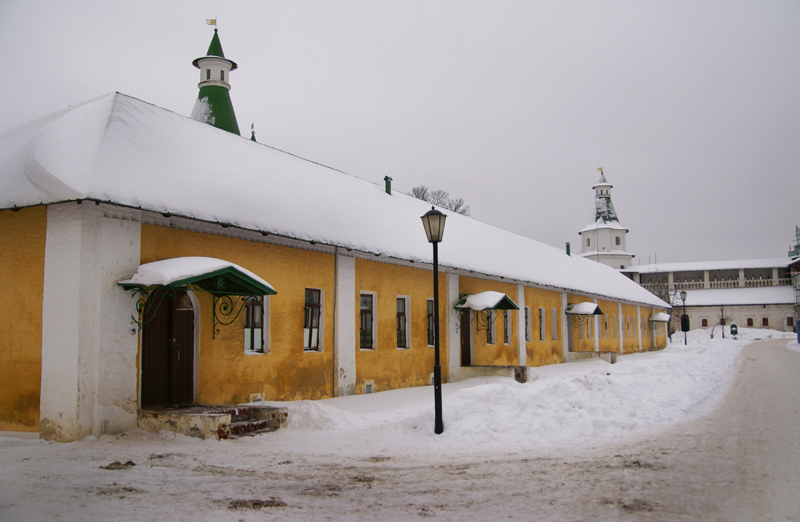 Монастырский двор