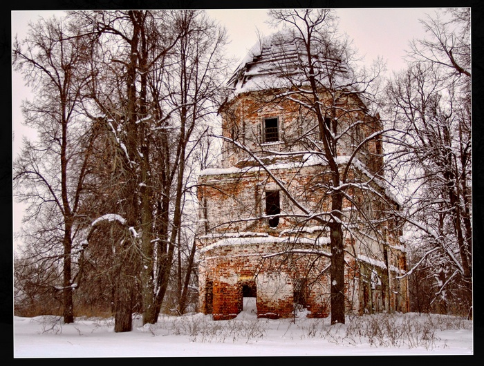 Здесь нет людей уж около 100 лет...