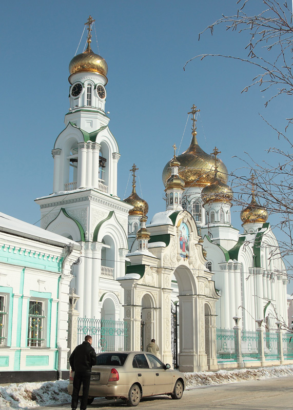 Храм провинциального городка.