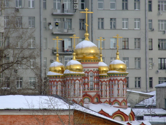 В каждую комнату по своему кресту.