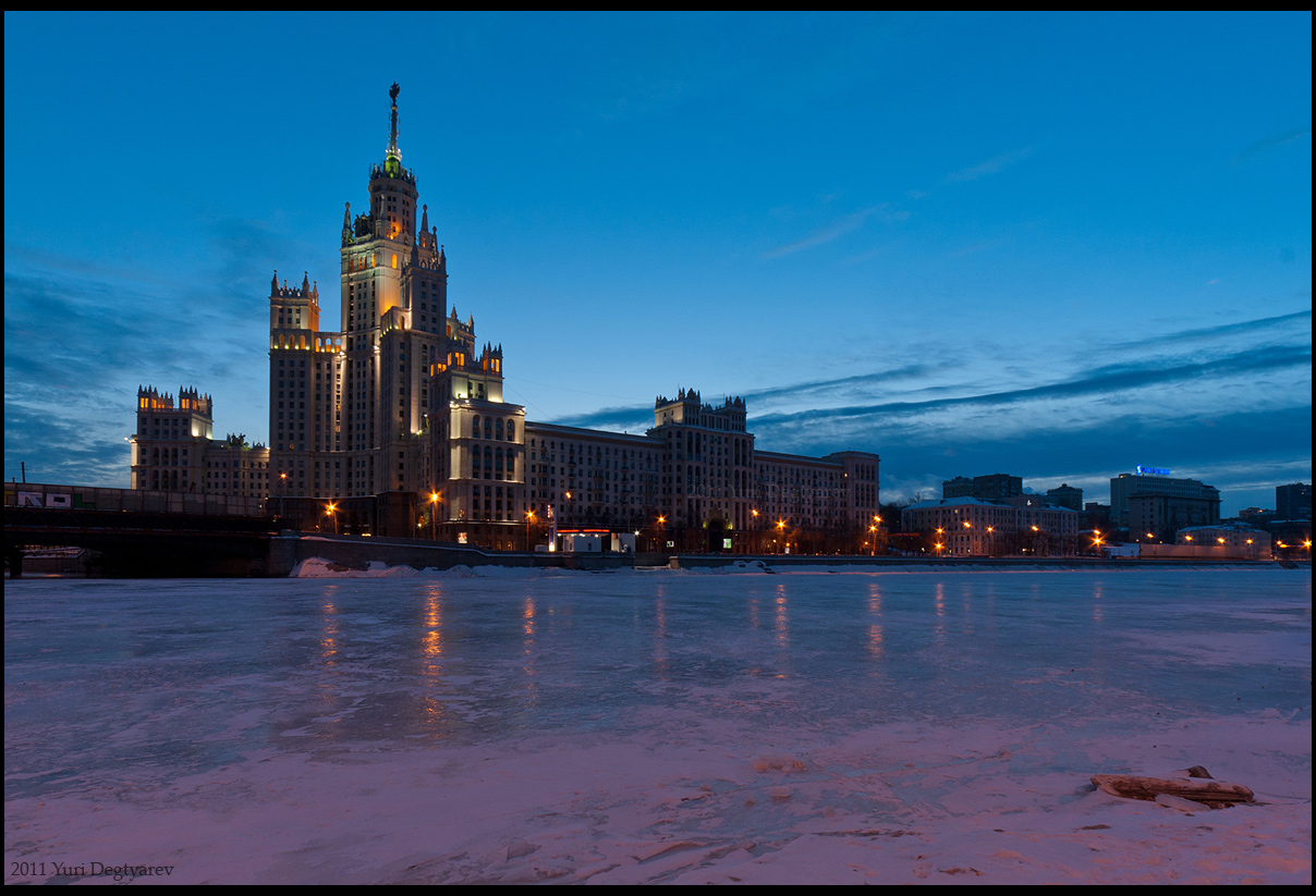 - Москва. Котельническая набережная. -