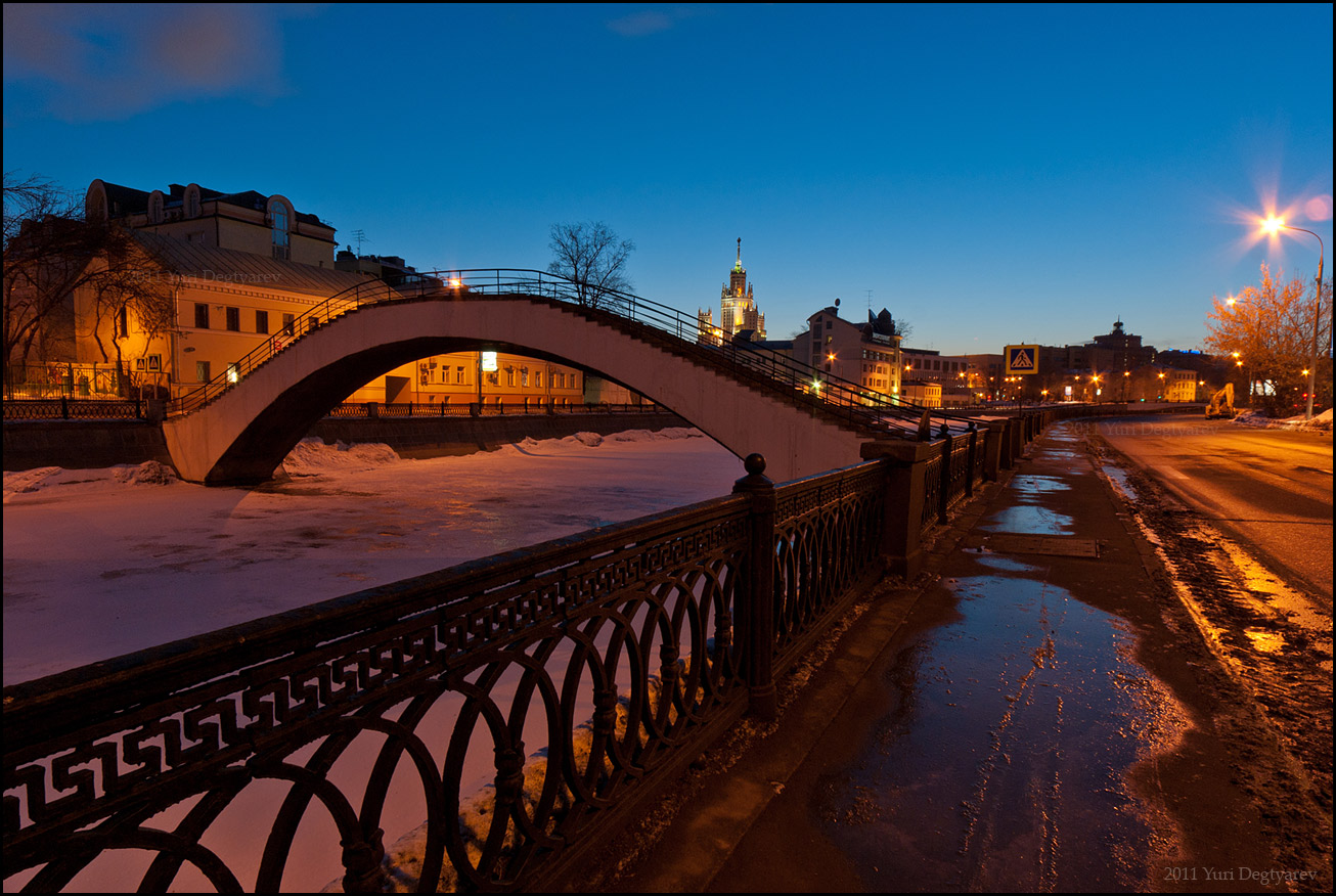 - Москва. Садовнический мост. -