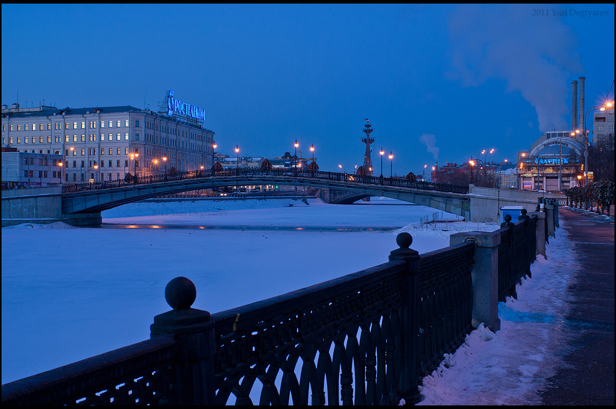 - Москва. Болотная набережная. -