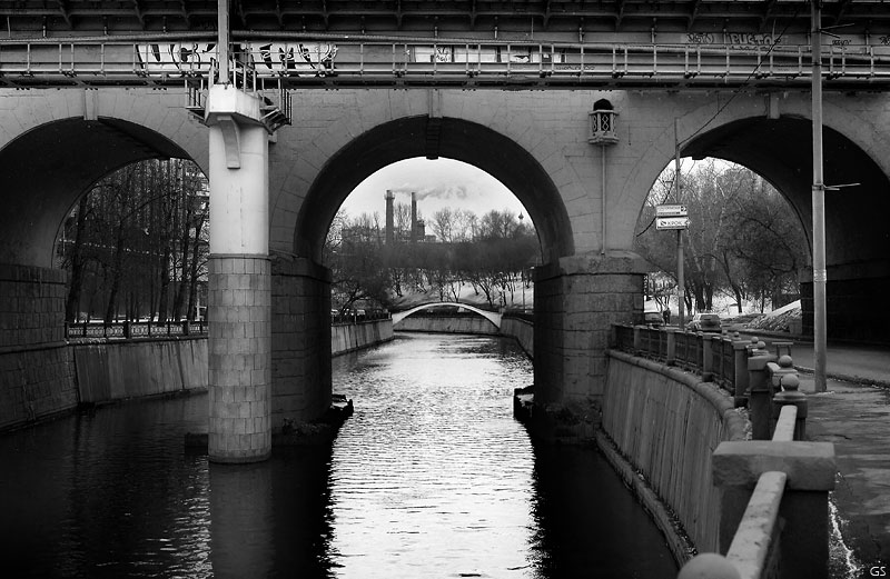 Московские кривые линии вдоль берега реки Яузы