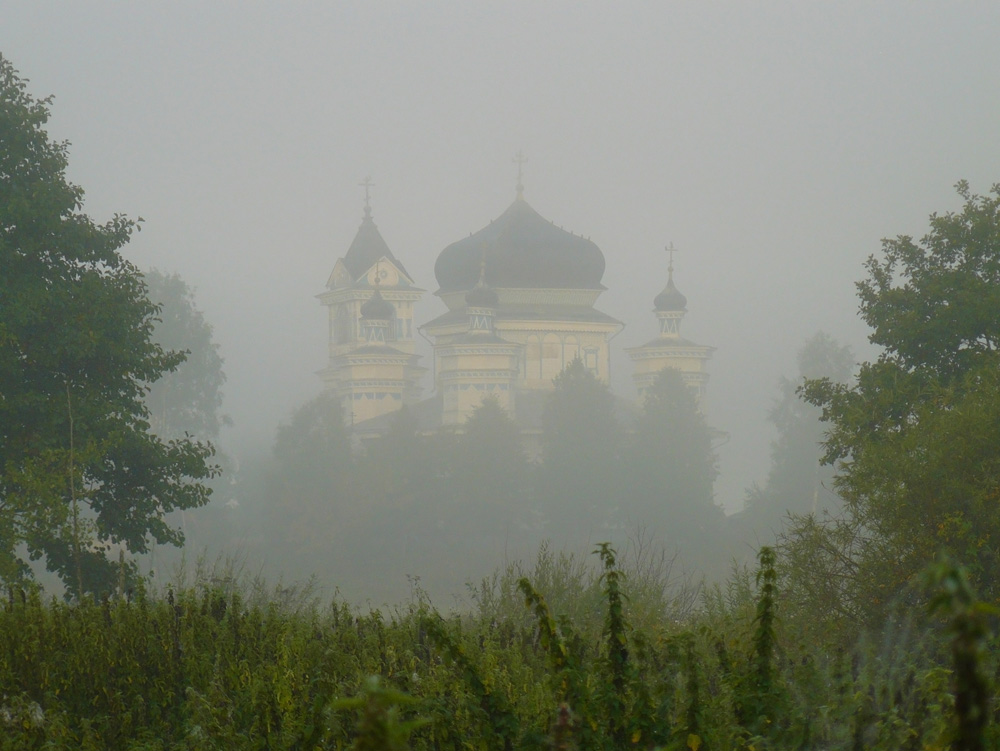 Монастырь в тумане