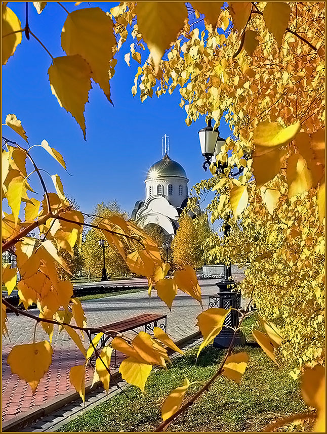 Недавно была осень...