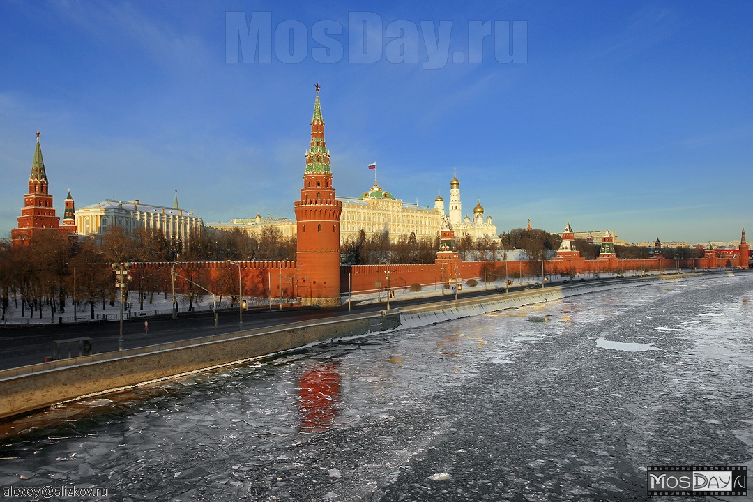 Лёд на Москва-реке у Московского Кремля