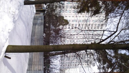 Город наступает