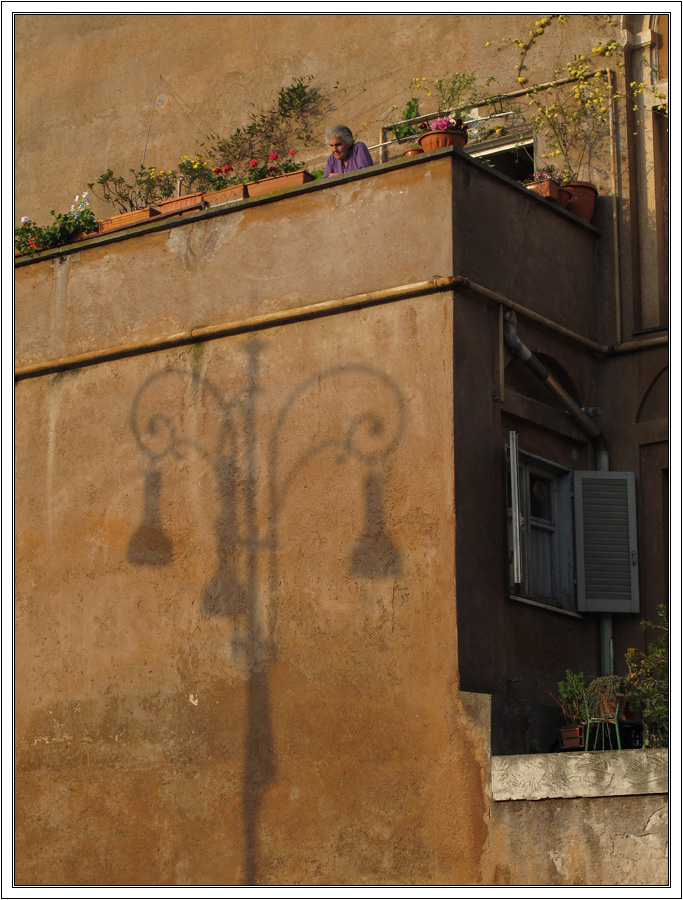 Roma, via dei Fori Imperiali, di sera.