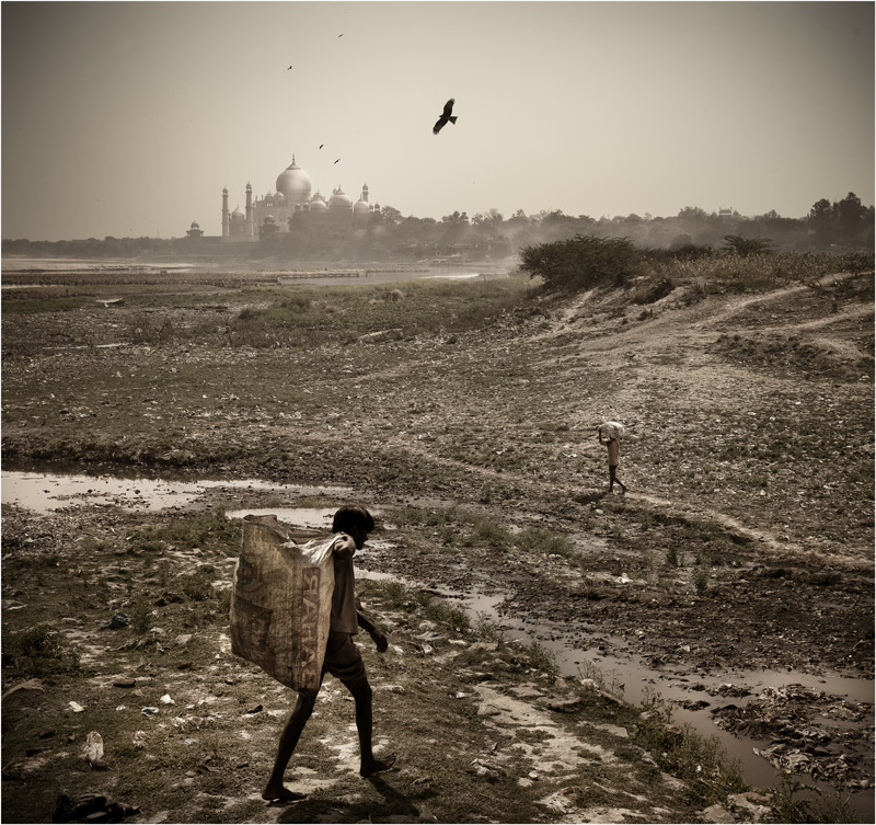 Many Faces of Taj Mahal (the other side)