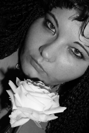 Девушка с розой