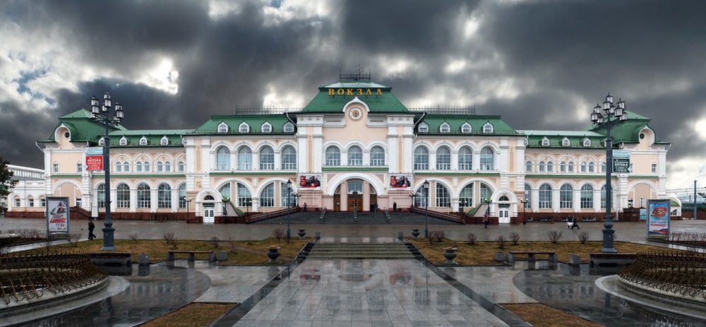 Хабаровск. Вокзал. Дождь.