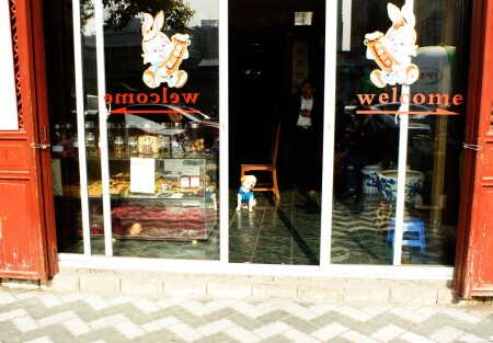 зашел перекусить