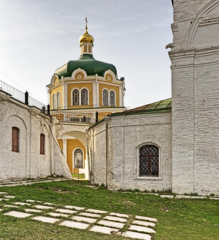 На территории Рязанского кремля.