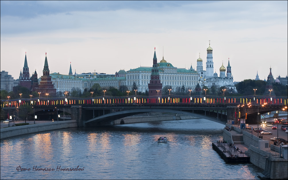 Сумерки. Вид на Кремль с Патриаршьего моста.