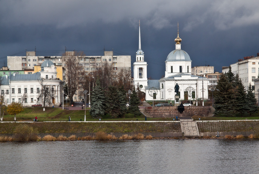 Тучи над городом.