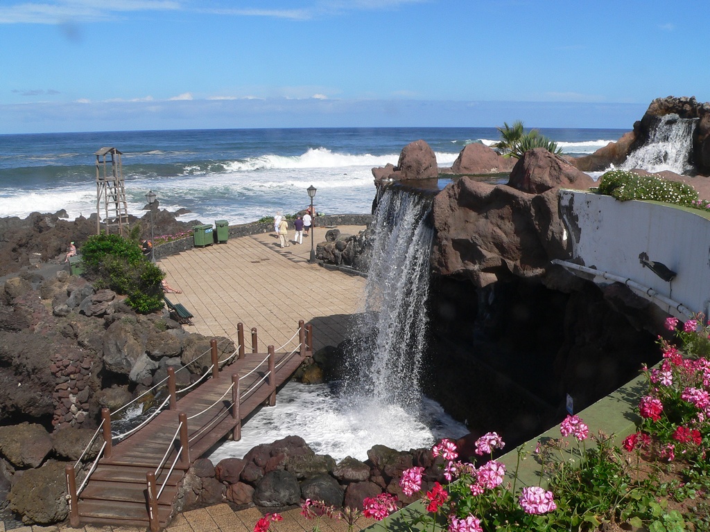 Водопад на Playa Jardin